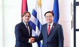 Chủ tịch Quốc hội Vương Đình Huệ hội kiến Tổng thống Cộng hoà Đông Uruguay
