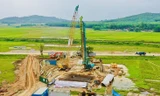 Thi công cao tốc Quảng Ngãi - Hoài Nhơn (đoạn qua Quảng Ngãi) thuộc Dự án cao tốc Bắc – Nam giai đoạn 2. Ảnh: Nguyễn Ngọc