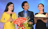 Chế Linh đón sinh nhật tuổi 74 trên sân khấu