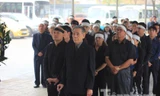 Gia quyến nhạc sĩ Thanh Tùng dẫn đầu đoàn viếng.