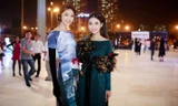 Hoa hậu Mỹ Linh, Á hậu Thanh Tú diện áo dài lạ mắt đi xem thời trang