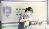 Vệ sinh trường lớp trước khi sinh viên quay trở lại trường Ảnh: Diệp Anh