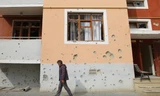 Một bức tường nhà ở vùng Nagorno-Karabakh chi chít vết đạn bắnảnh: Getty 