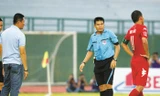 Trọng tài Hoàng Phạm Công Khanh trong một lần cầm còi ở V-League 