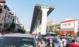 Ùn tắc như nêm tại nút giao Ngã Tư Sở - Ngã Tư Vọng (điểm lên xuống đường Vành đai 2 trên cao) sáng 9/11Ảnh: A.Trọng 