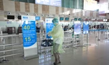 Máy bay đỗ đầy cảng, nhà ga Nội Bài 'vắng như chùa bà đanh'