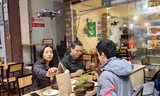 Đưa đồ ăn bằng máy bay độc lạ trong mùa dịch ở Hà Nội