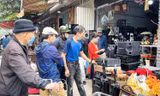 Nhộn nhịp phiên chợ đồ cổ đặc biệt ngày cuối năm