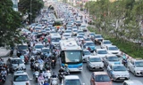 Ùn tắc trên đường Trần Duy Hưng. Ảnh: T.Đảng