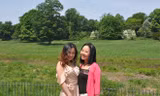 Minh Khuê và mẹ Hải Âu tại thị trấn Concord (Massachusetts, USA)