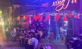 Quán nhậu trên đường Phạm Văn Đồng mở nhạc quá lớn bị xử phạt. Ảnh: Ngô Bình