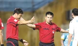 Ban trọng tài VFF từng gây xôn xao khi gọi ông Hoàng Công Khanh trở lại làm nhiệm vụ tại V-League 2019. Cựu trọng tài này đã giải nghệ để đi làm bảo vệ . Ảnh: VSI 