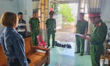 Đối tượng cho vay lãi nặng bị ‘con nợ’ lừa cầm cố nhiều sổ đỏ giả