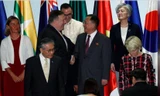  Ông Pompeo bắt tay người đồng cấp Triều Tiên. Ảnh: Reuters