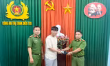 Sau 2 giờ nhận tin báo, công an tìm lại được tài sản cho người nước ngoài bị mất tại sân ga
