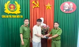 Sau 2 giờ nhận tin báo, công an tìm lại được tài sản cho người nước ngoài bị mất tại sân ga