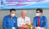 Trò chuyện giao lưu với cựu chiến binh Lê Văn Nốt.