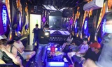 Kiểm tra cơ sở karaoke, lực lượng chức năng phát hiện 10 đối tượng có biểu hiện phê ma túy, qua test nhanh tất cả đều dương tính với ma túy. Ảnh: CACC