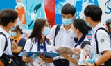 Ôn thi giữa mùa dịch: Gen Z "bất biến giữa dòng đời vạn biến", quyết tâm đậu đại học "top"