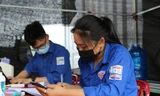 Nữ sinh THPT xung phong trực chốt kiểm soát người về từ vùng dịch