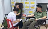 Cụ bà vượt qua nguy kịch nhờ 4 cán bộ công an hiến máu