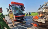 Hà Tĩnh: Xe khách chở 38 người đâm trực diện với ô tô đầu kéo