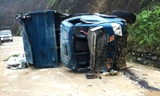 Xe chở vật liệu lật giữa đường, tài xế tử vong tại chỗ
