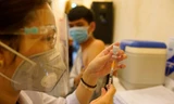 Chuyên gia y tế: Chích vắc xin Pfizer thay mũi 2 Moderna