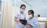 Cô gái bị cây cổ thụ bật gốc đè nguy kịch hồi phục thần kỳ