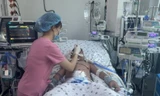 Bé trai nguy kịch vì bệnh truyền nhiễm nguy hiểm