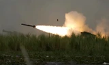Một tên lửa HIMARS được phóng trong đợt tập trận chung ở Philippines tháng 10/2022. (Ảnh: AP)
