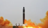 Tên lửa Hwasong-15 của Triều Tiên trong vụ phóng thử ngày 18/2. (Ảnh: KCNA)