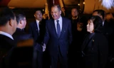 Ngoại trưởng Sergei Lavrov được đón tại sân bay ở Bình Nhưỡng. (Ảnh: Reuters)