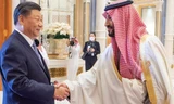 Thái tử kế vị Ả-rập Xê-út Mohammed Bin Salman đón Chủ tịch Trung Quốc thăm tháng 12/2022. (Ảnh: Reuters)