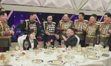 Ông Kim Jong Un và con gái Ju-ae tại tiệc chiêu đãi