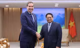 Thủ tướng Phạm Minh Chính tiếp ông Olivier Becht, Bộ trưởng đặc trách Ngoại thương, Thu hút kinh tế và người Pháp ở nước ngoài. (Ảnh: Chinhphu.vn)