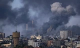 Khói đặc bay lên ở Dải Gaza sau đợt ném bom của Israel ngày 11/10. (Ảnh: AP)