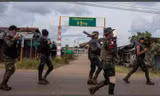 Các thành viên của lực lượng nổi dậy Myanmar. (Ảnh: Reuters)