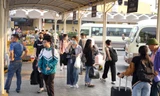Bến xe ở Hà Nội 'nóng' trước ngày nghỉ lễ 30/4 - 1/5