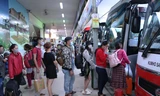 Người dân ùn ùn về quê nghỉ lễ 30/4, bến xe lớn nhất Sài Gòn đông nghẹt người