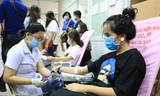 Ngày nghỉ cuối tuần, bạn trẻ Sài Gòn chia sẻ giọt máu trong dịch nCoV