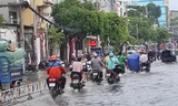 Nhiều tuyến đường Sài Gòn lại ngập sau mưa