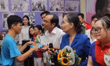 Thí sinh HHVN và các em học sinh rưng rưng tri ân thầy cô lớp học đặc biệt 