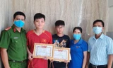 Nhặt được ví có hơn 30 triệu đồng, hai học sinh Phan Thiết trả lại chủ nhân 