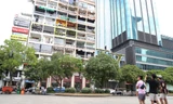 Giới trẻ mê mẩn check in khu chung cư cũ ở TPHCM có hàng loạt quán xá bắt mắt