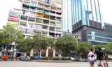 Giới trẻ mê mẩn check in khu chung cư cũ ở TPHCM có hàng loạt quán xá bắt mắt