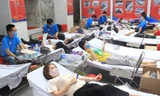 Trương Quỳnh Anh, Hồ Đức Vĩnh cùng đông đảo bạn trẻ hiến máu 