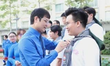 444 đại biểu dâng hoa Chủ tịch Hồ Chí Minh, đón nhận Huy hiệu Thanh niên tiên tiến làm theo lời Bác