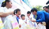 Trung ương Đoàn chăm lo Tết tại vùng sâu vùng xa tỉnh Long An