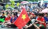 Sinh viên đội mưa cổ vũ hết mình U23 Việt Nam quyết đấu Qatar